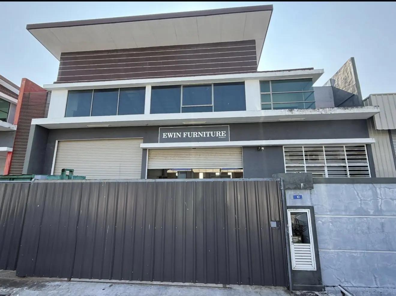 Kilang dan pejabat Ewin Furniture di Tanjong Minyak Perdana, Melaka